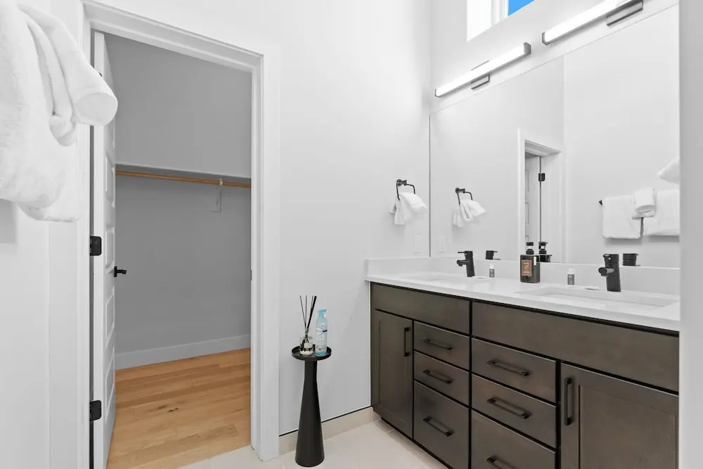 Brightwood #301, Building 2