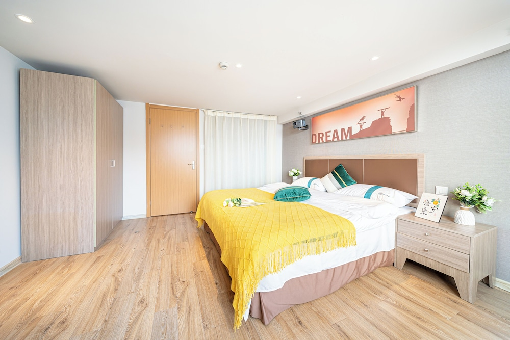Shanghai Hills & Freshly Home Loft Retreat near NECC