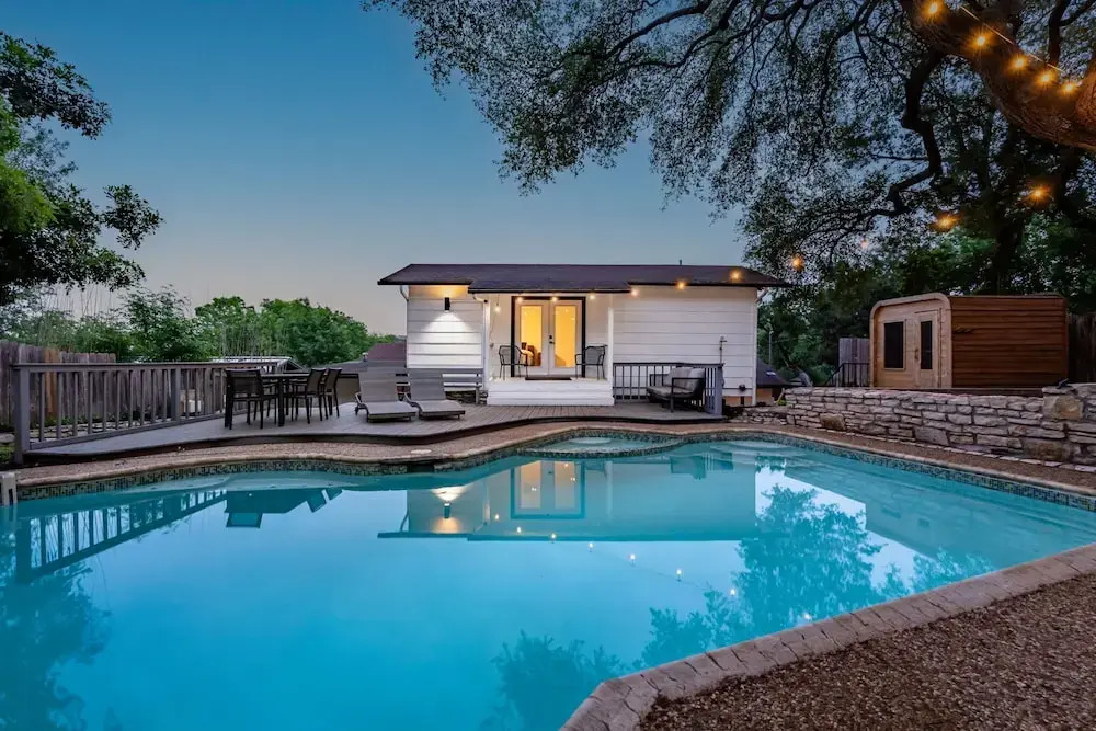 4 Bedroom Near Soco With a Private Pool & Sauna