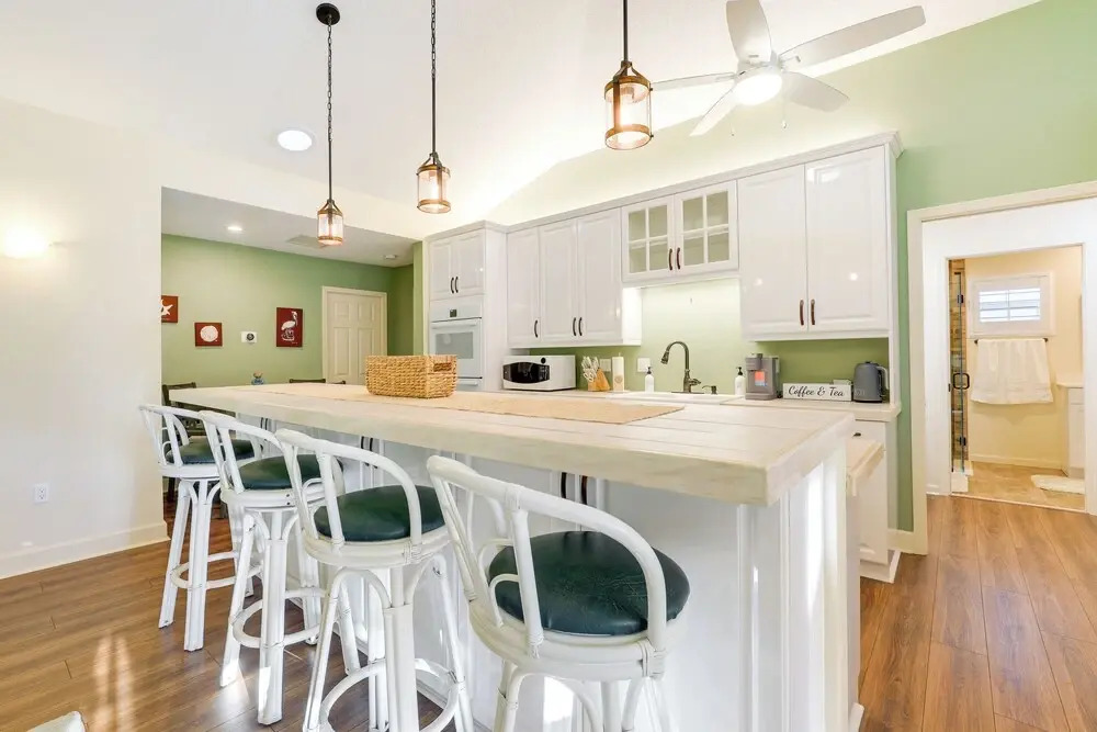 Pet-friendly Fort Pierce Home w/ Screened Porch!