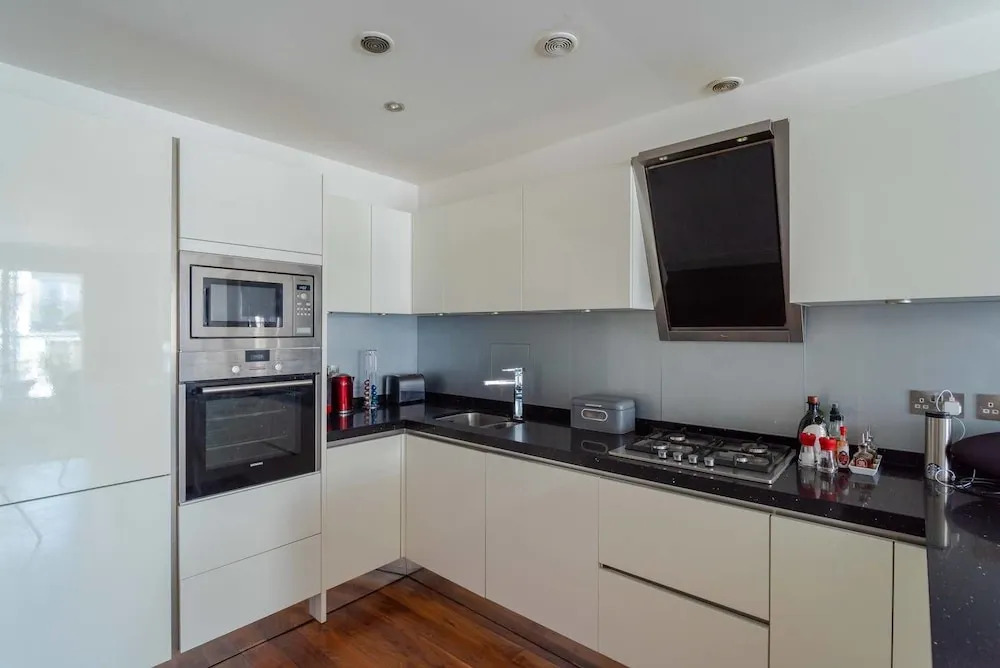 Lovely 1 Bedroom Home With Balcony - 4 Guests!