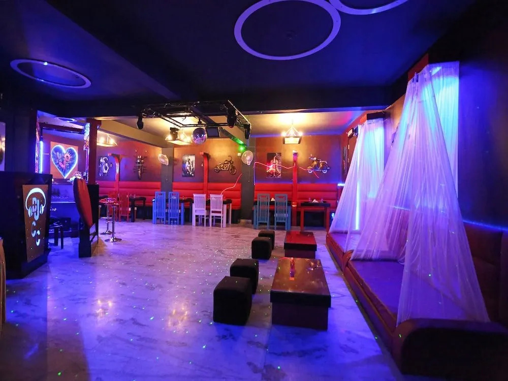 OYO 3202 Hotel Gayatri Residency