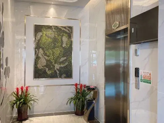 Vienna 3 Best Hotel  (Shanghai Xinsiping Road Port Trade City Branch)