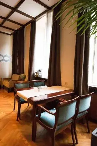 Vintage Hotel Twenty-eight