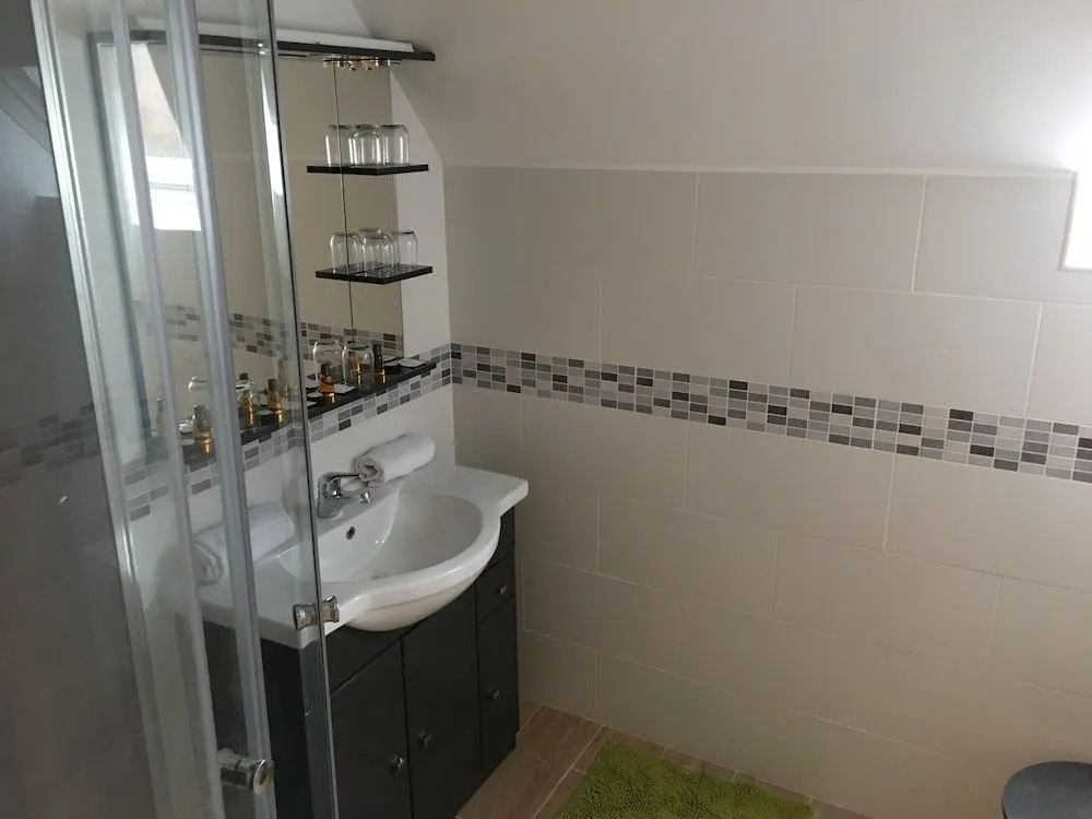 Au Charme du Lac Piscine & Spa 2