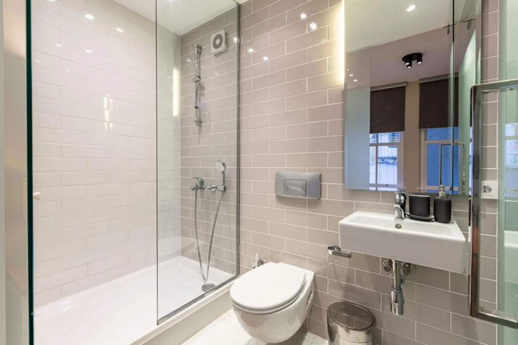 MISSAFIR Exceptional Flat w/Bosphorus View and Rec Room 3-Min Walk to Istiklal Street in Beyoglu