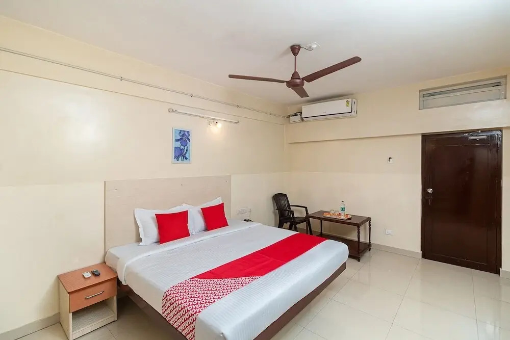 PVS Lodge By OYO Rooms