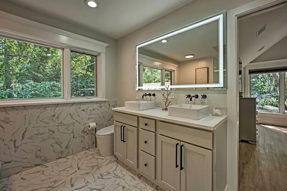 Luxury Family Home w/ Deck, Swim Spa & Grill!