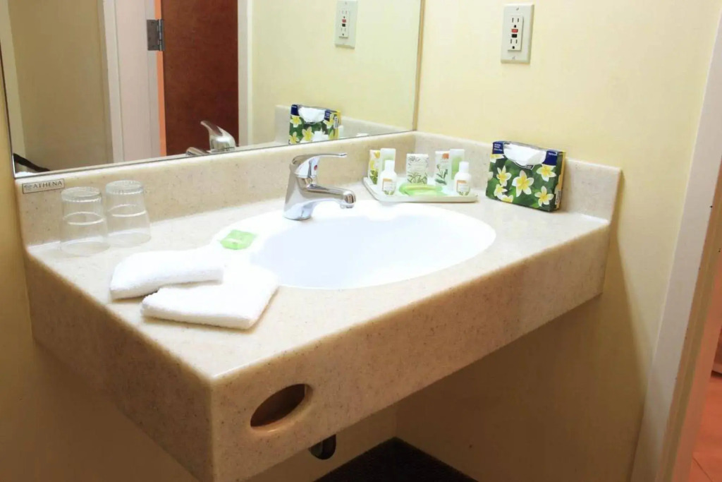 Tradewinds Hotel