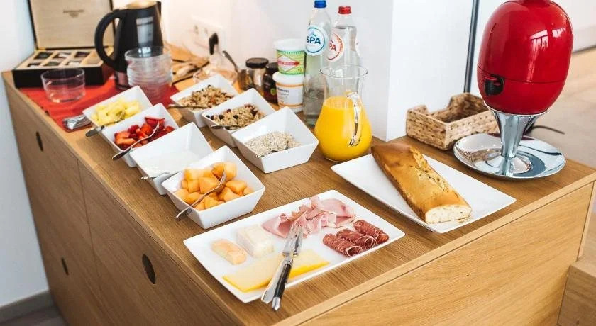 Red & Breakfast