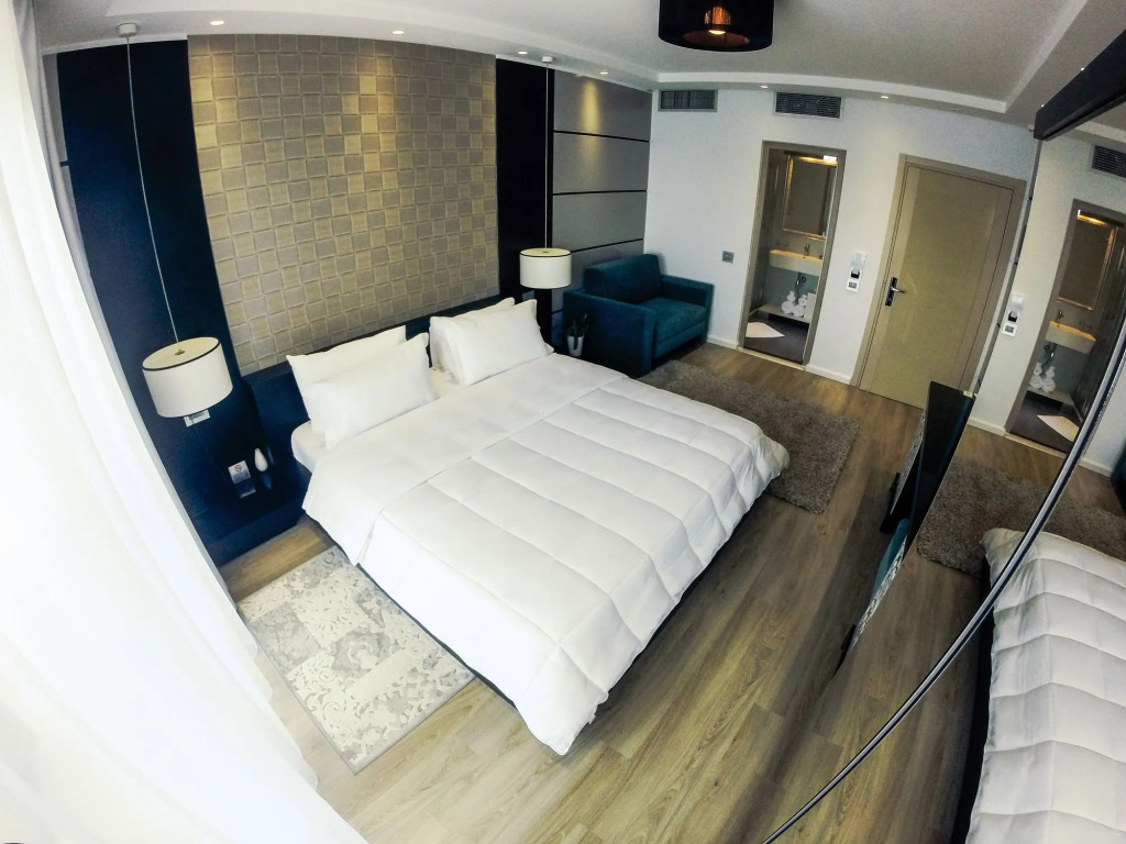 Demi Hotel