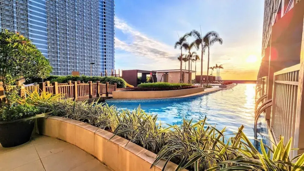 Breeze Residences Condos