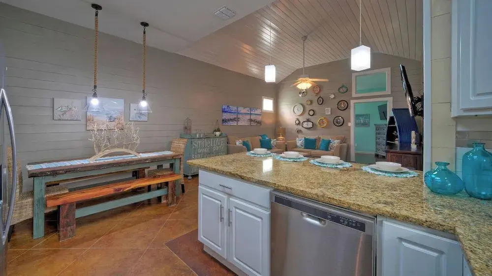 Sleeps 27 3 Homes Near the Beach, Pools, Dining & Entertainment by Avantstay