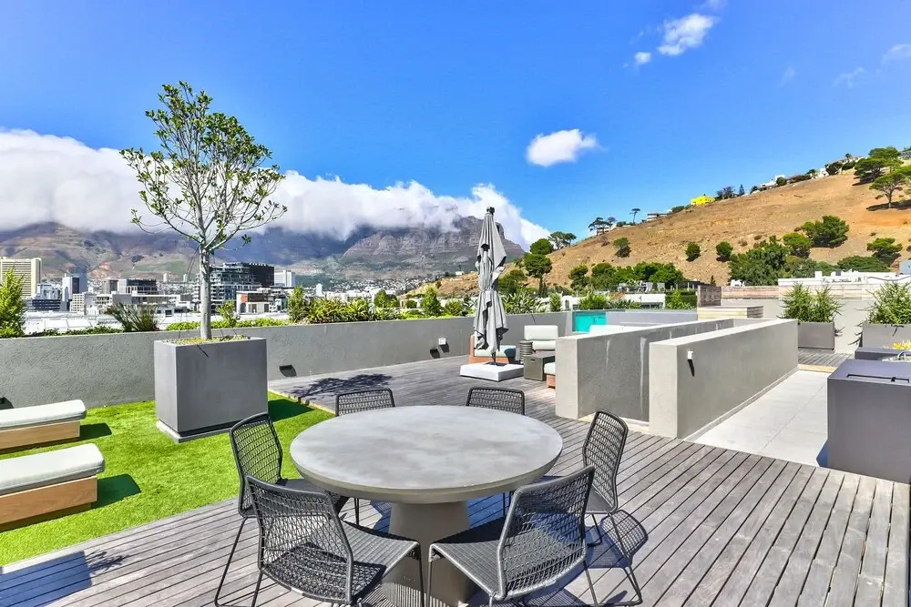 Penthouse With Rooftop Pool and Bbq Area
