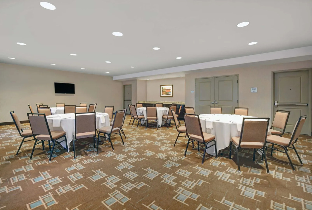 Hampton Inn and Suites Robbinsville