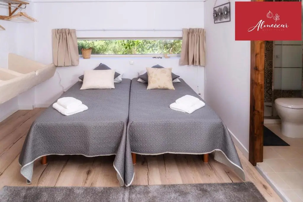 Guest House Almeixar