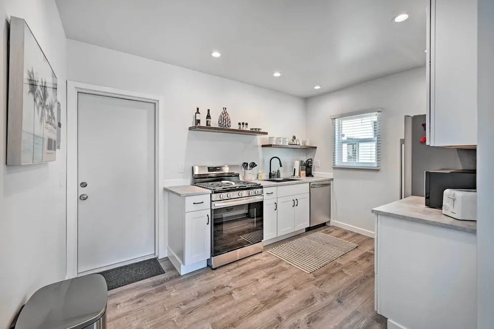Stylish San Diego Apartment w/ Smart TV!