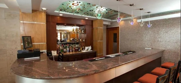 Rim Mountain Hotel