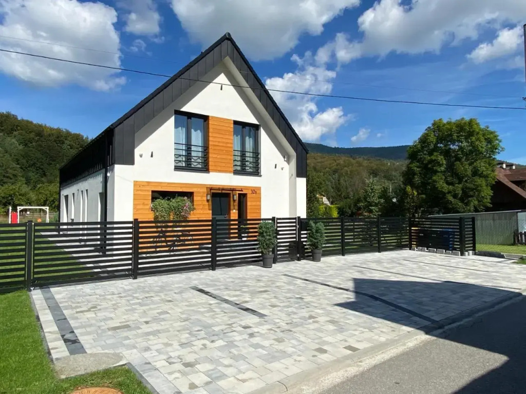 Highlander House