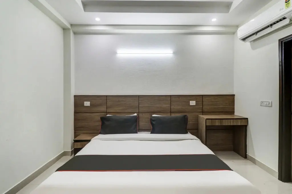Collection O 82772 Hotel Ay Villa