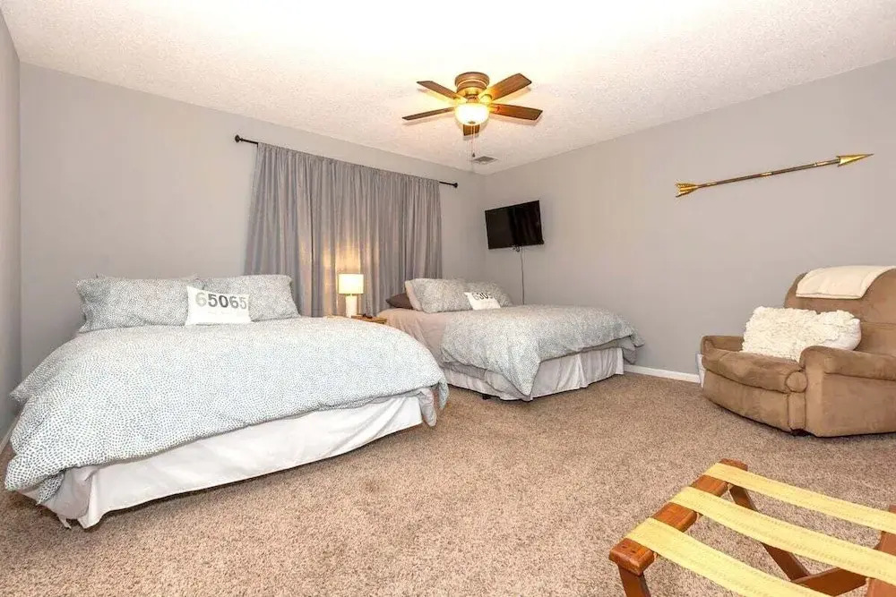 3 Bedroom Osage Beach Condo w/ Pool & Main Channel Views