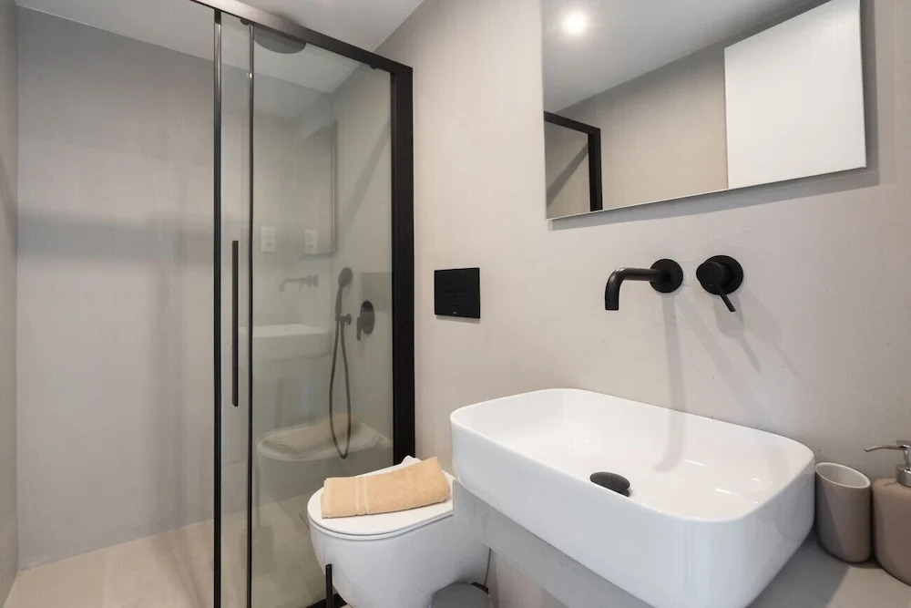 LIV - Deluxe 2BD Apartment in Athens