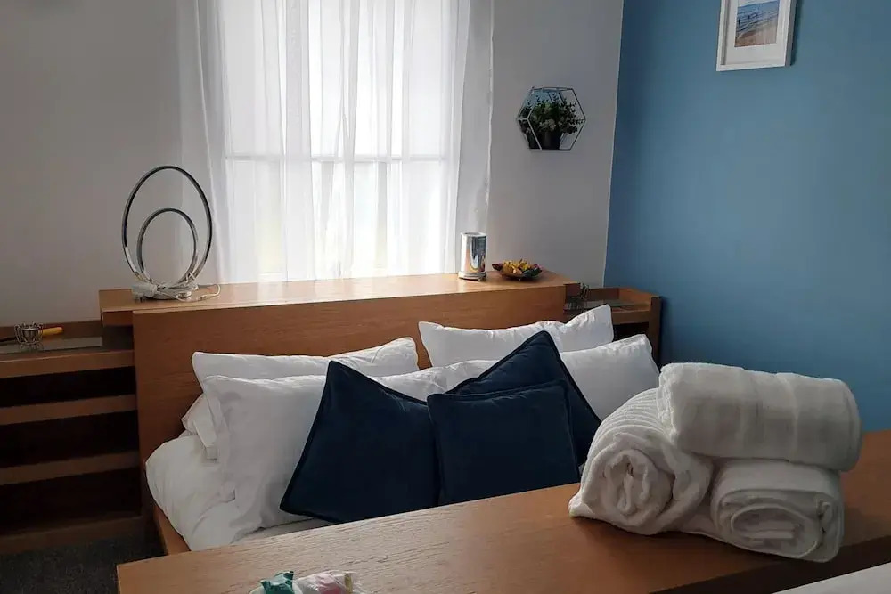 Apartment - Sleeps 4 - Pet Friendly - Parking