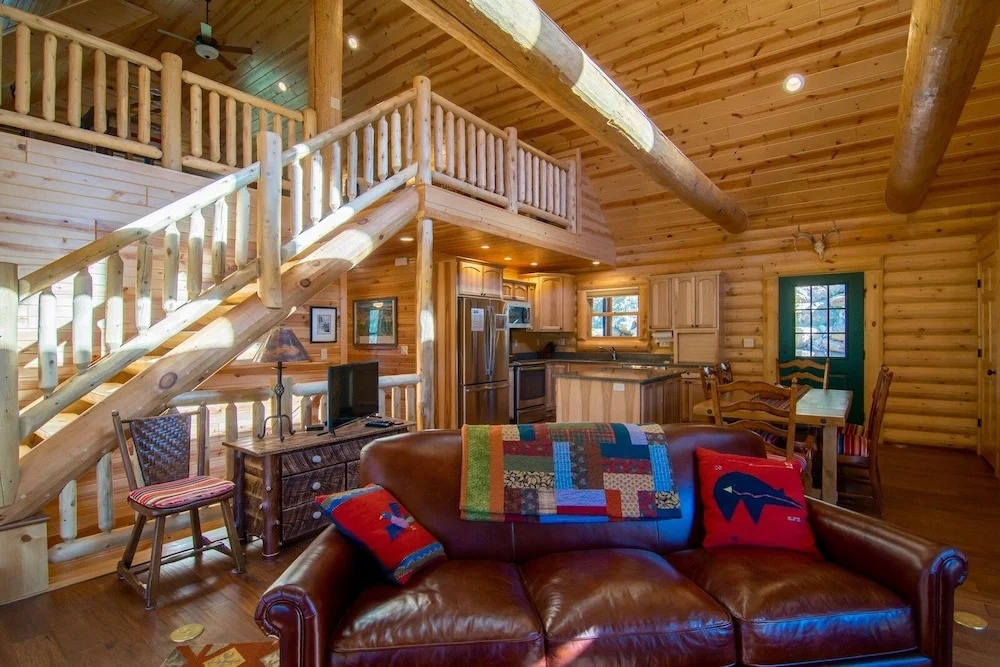 Armstrong Luxury Log Vacation  At Windcliff 4 Bedroom Home by RedAwning