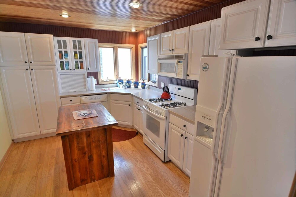 Sunset Shores Retreat 3 Bedrooms 2 Bathrooms Condo