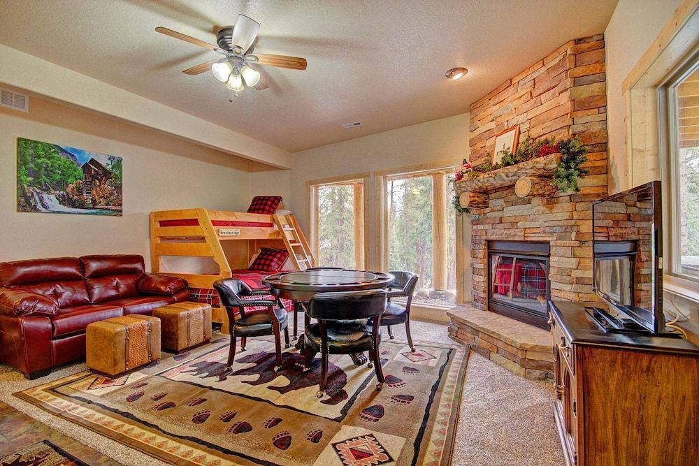 Grand Moose 3 Br home by RedAwning