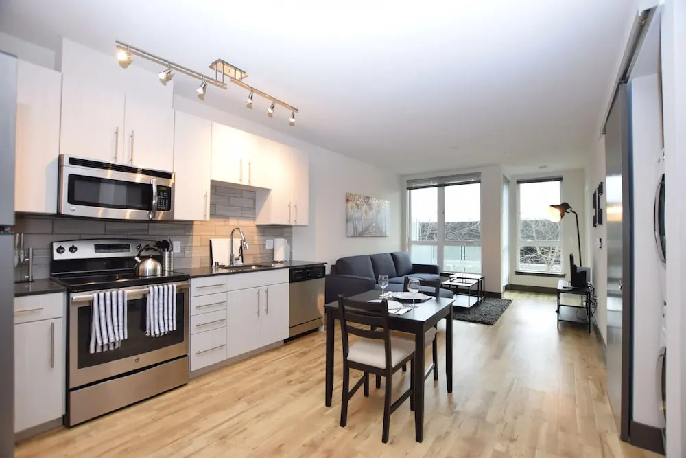 Belltown Pike Place Suites by Luxe Hubs