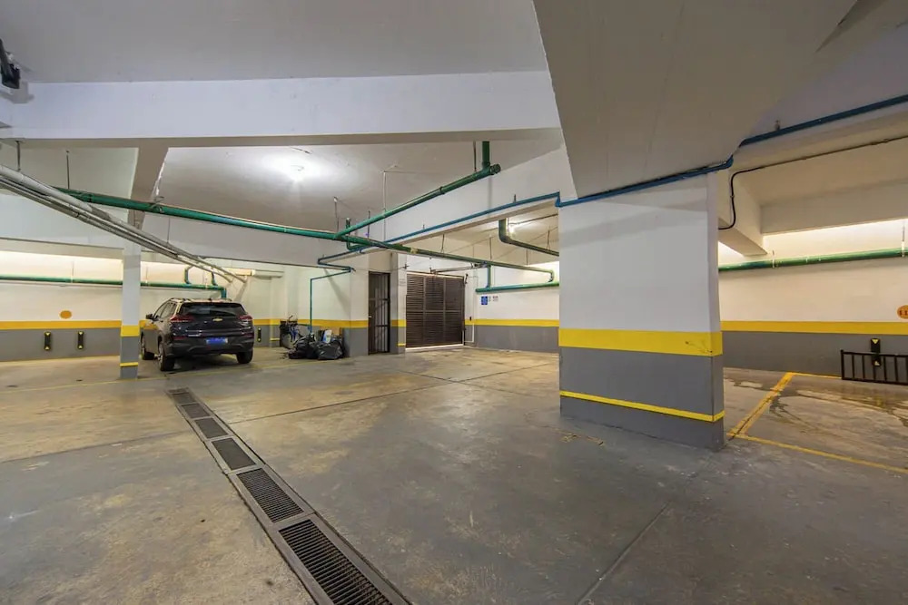 Apto com Garagem e Ar-condicionado a 600m da Praia
