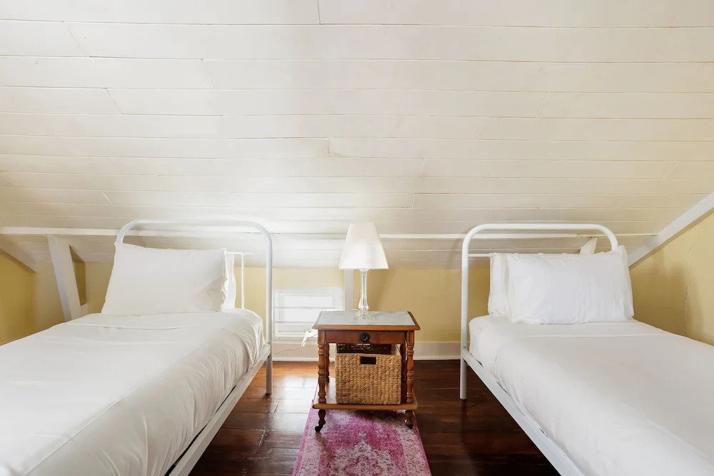 Wollaston House by the BnB Collection