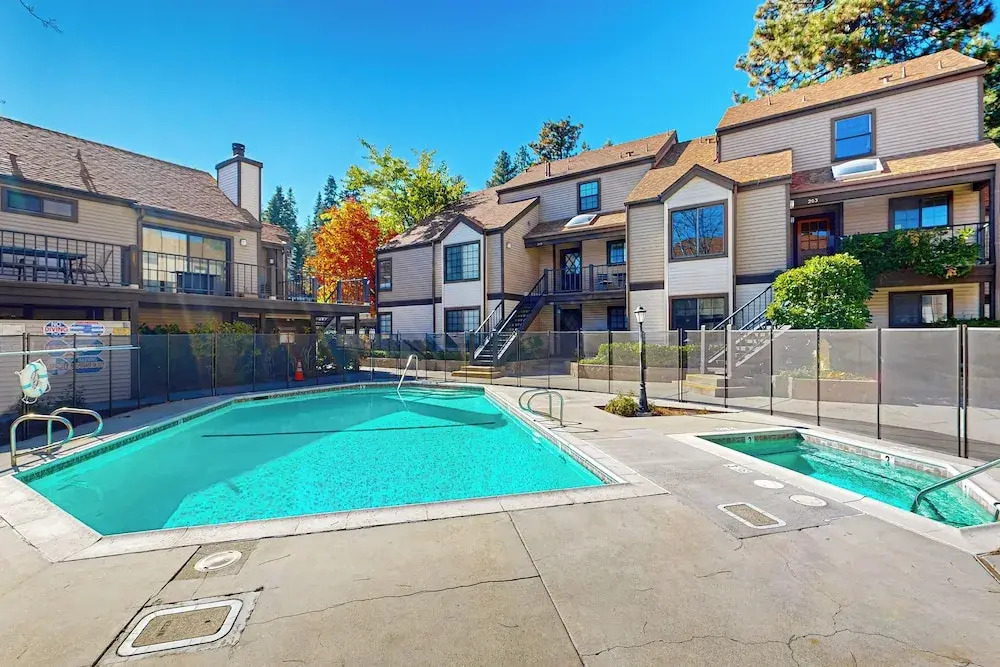 Lake Arrowhead Views! Condo w/ Shared Pool & Spa