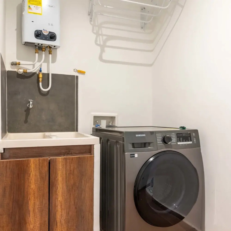 w Impressive 3BR With Balcony in Laureles