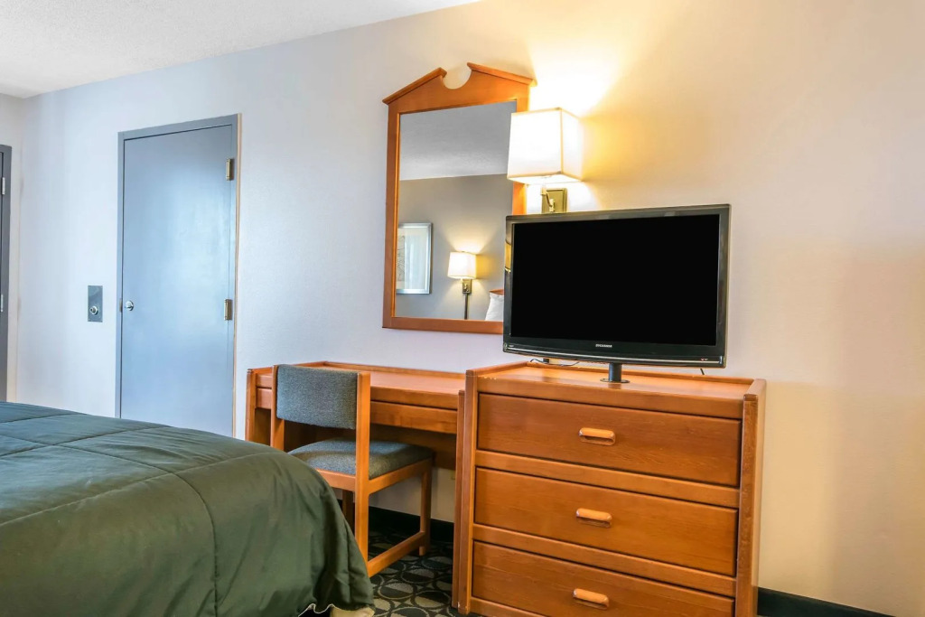 Studio 6 Suites Louisville KY Airport/Expo Center