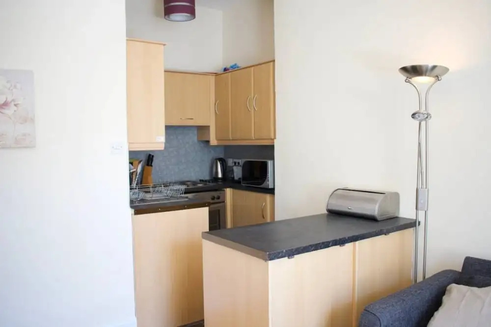 Fantastic 2 Bedroom Holyrood Apartment