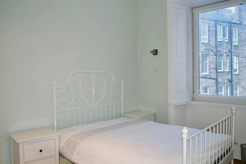 Spacious 2 Bedroom Apartment in Meadowbank