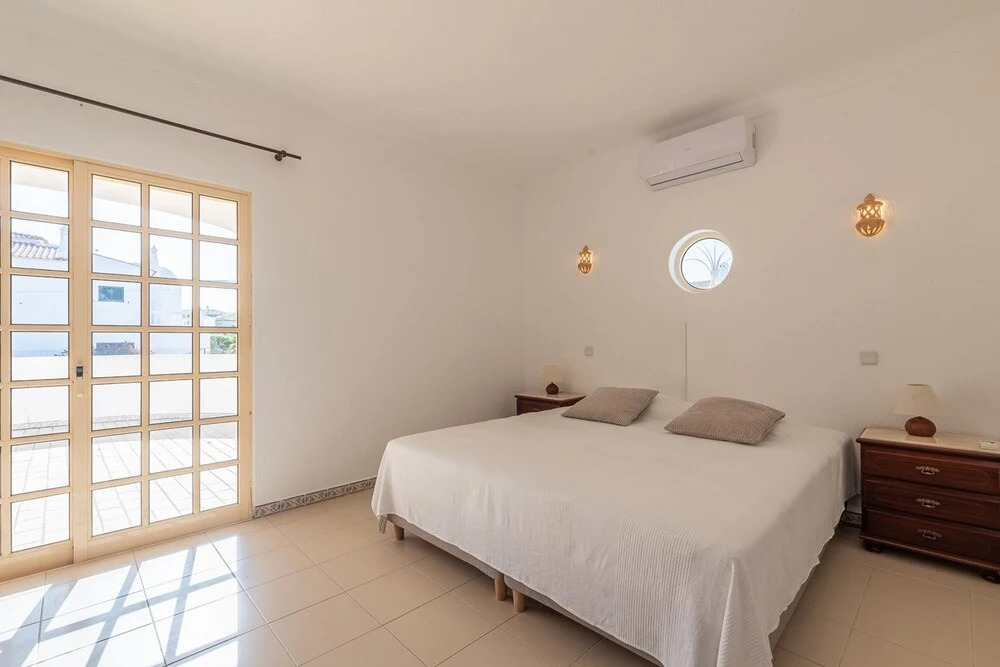 Villa Baltin With 4 Bedrooms and 3 Bathrooms