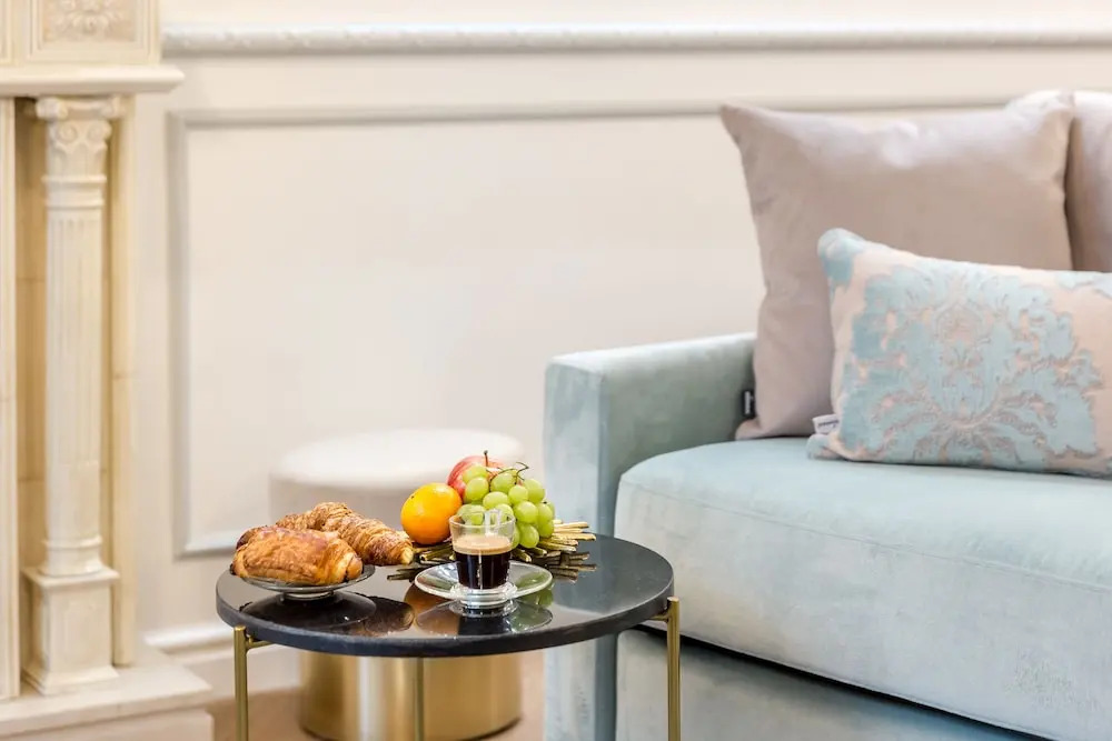 Luxury 4 Bedroom 3 Bathroom Louvre - AC