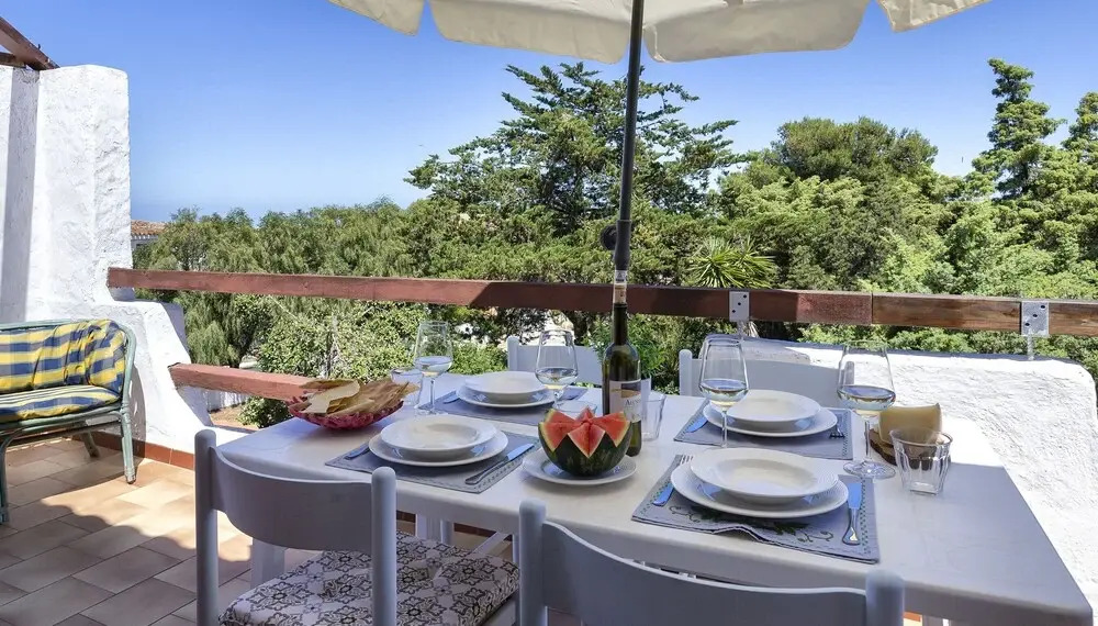 Sea View Villa for 11 People With Enclosed Park Near the Beach