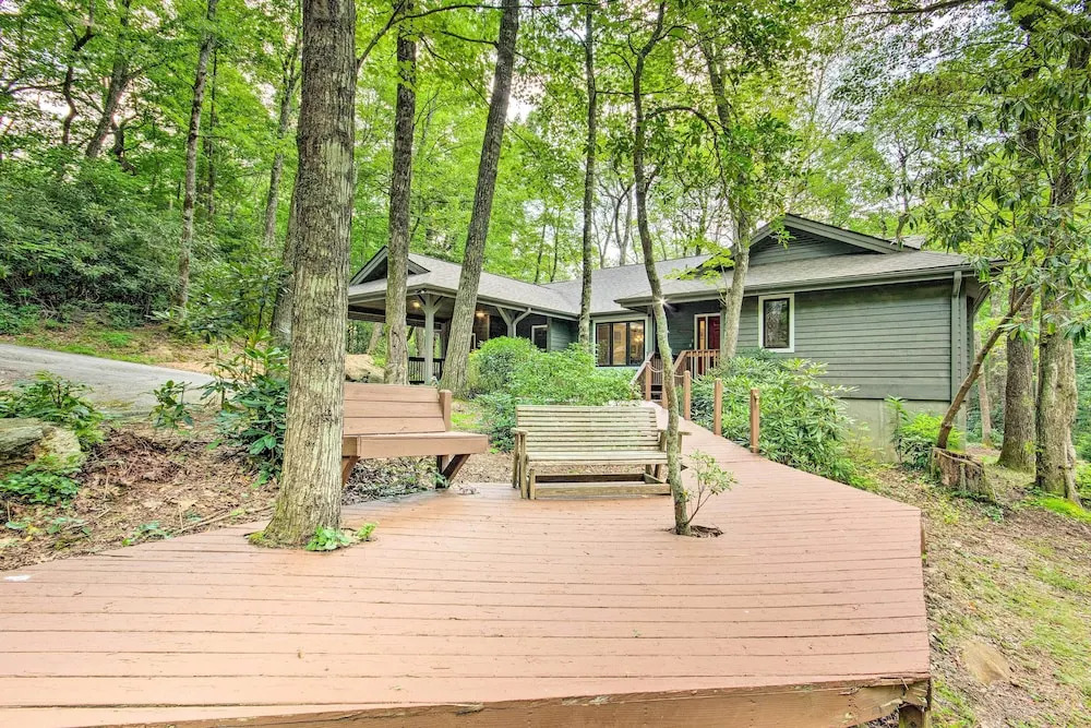 Lake Toxaway Cabin w/ Fire Pit - 1 Mi to Marina