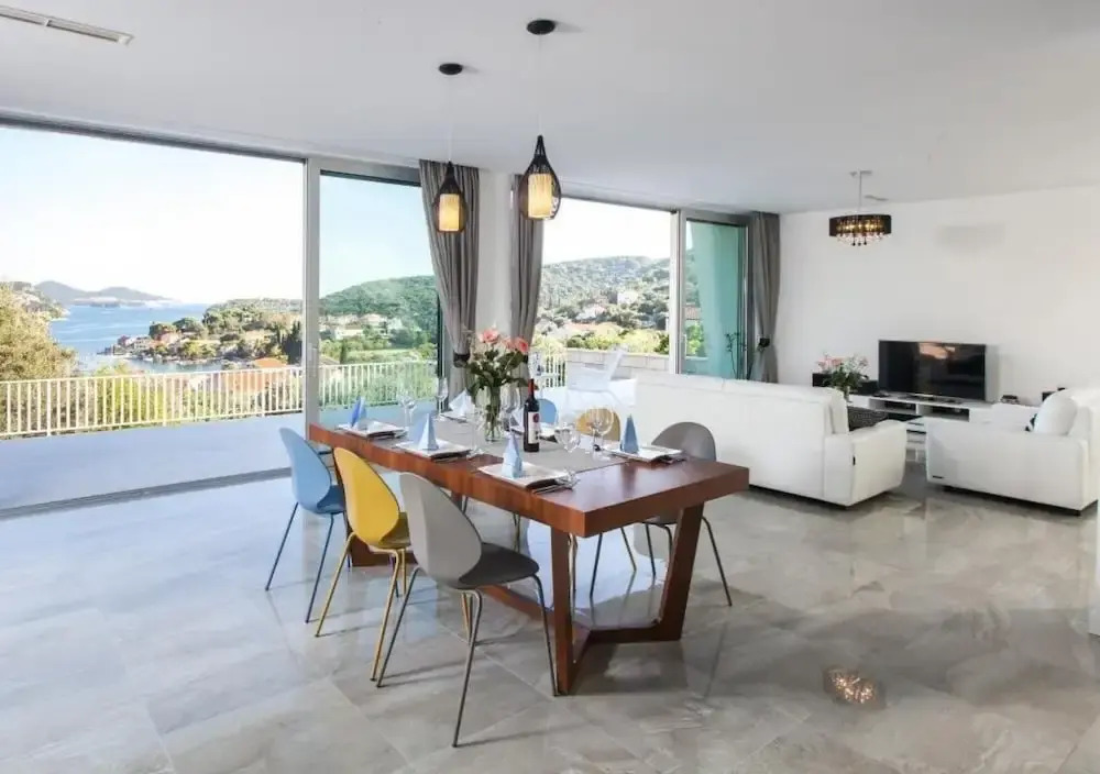 Five Bedroom Villa with Private Pool & Sea View