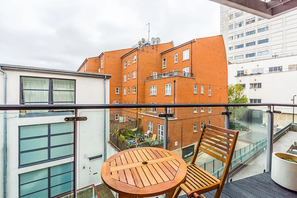 CDP Apartments Bell Street Suite 4