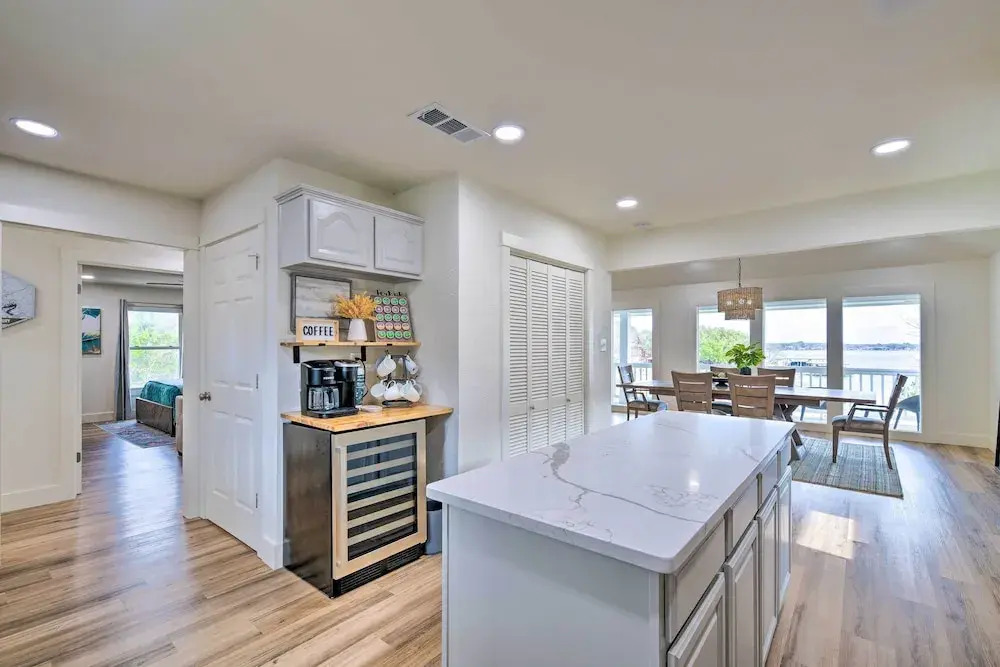 Lake Dayz Granbury Retreat w/ Private Dock!