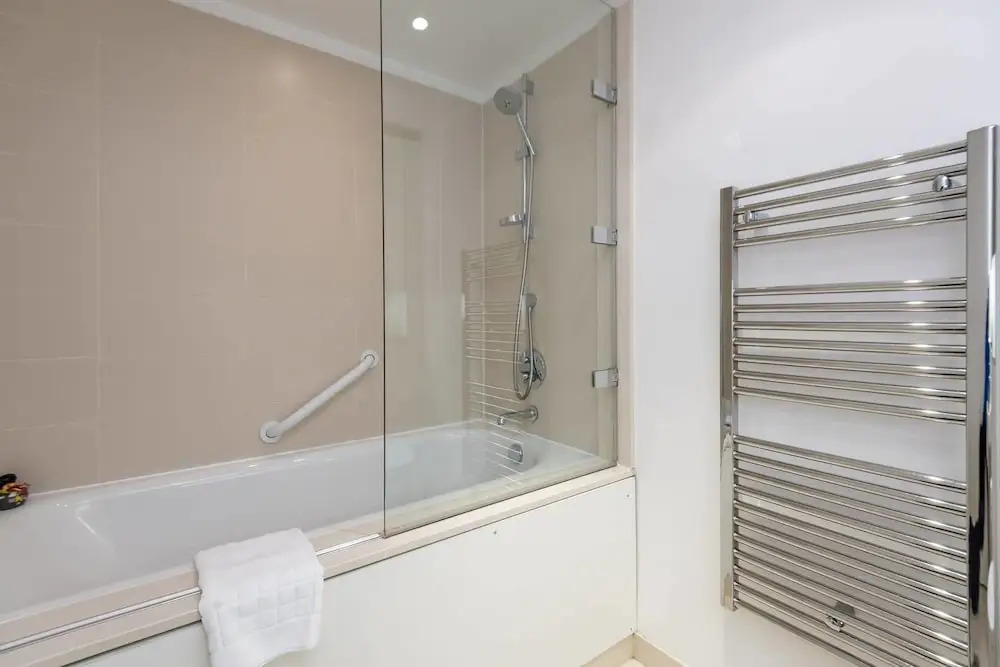 Modern Yet Homely Quartermile Apartment With Elevator