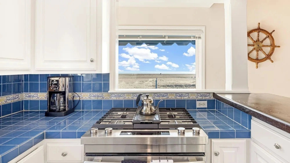Oceanfront Atelier by Avantstay Beachfront Balboa Peninsula Escape