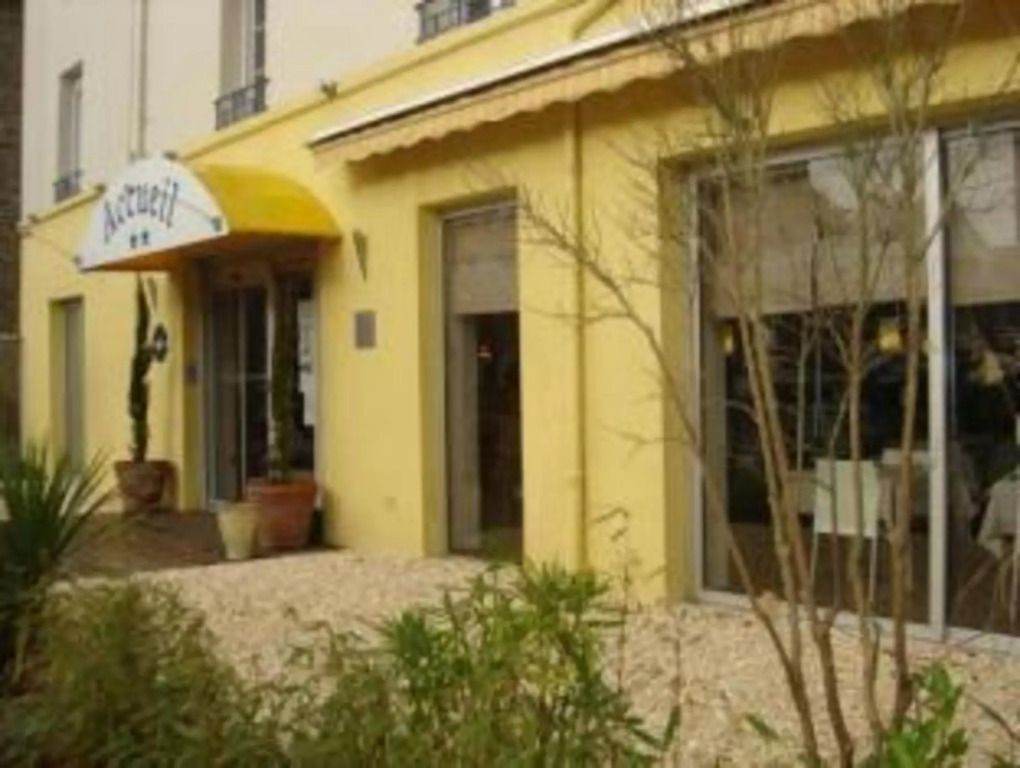 Brit Hotel Le Surcouf