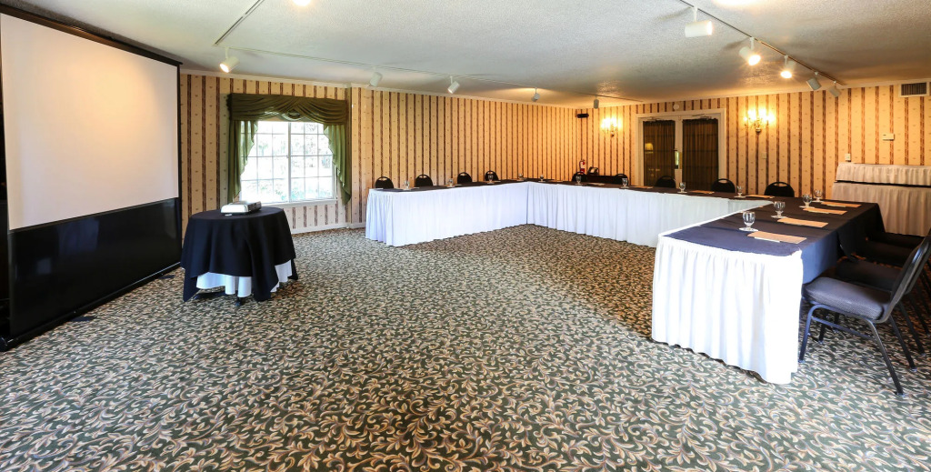 Meadowbrook Inn