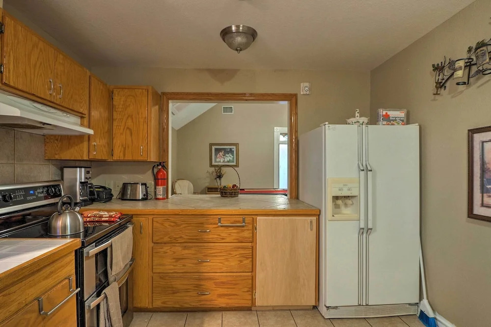 Dripping Springs Home w/ Deck, Near Wedding Venue